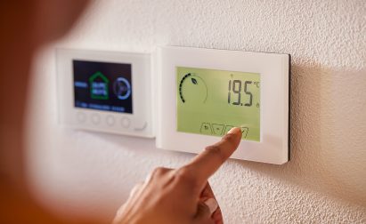 PROGRAMMABLE THERMOSTATS AND WHY YOU SHOULD HAVE ONE Card